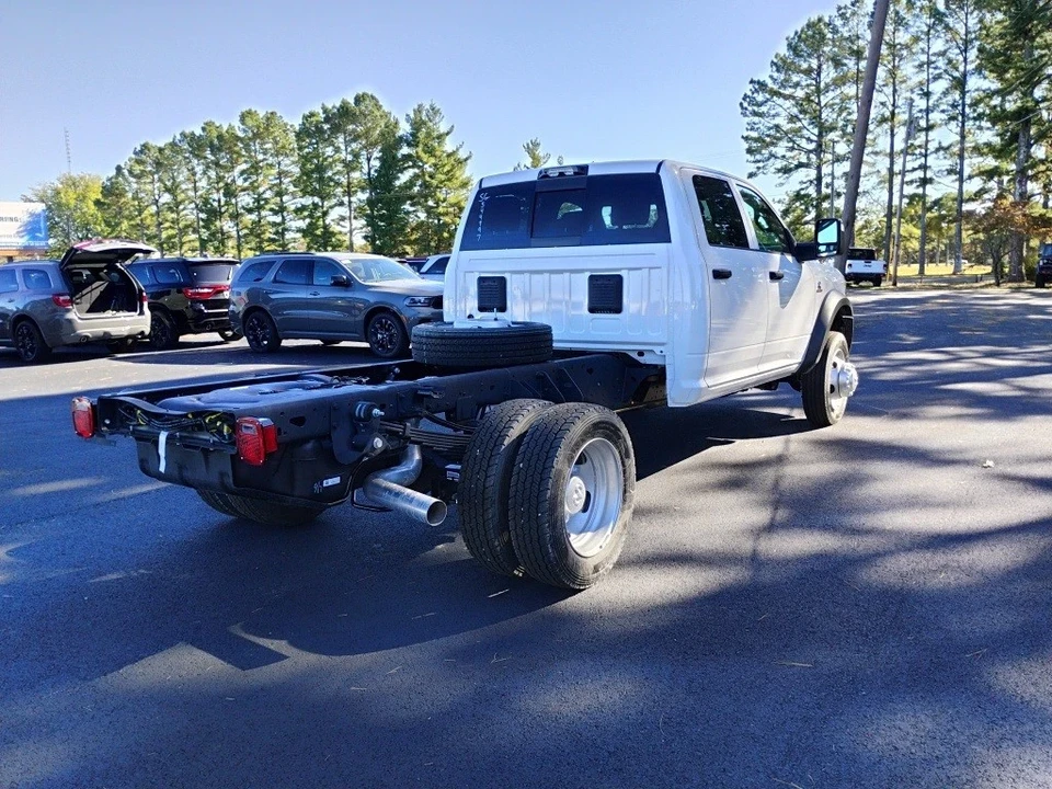 2025 Ram 4500 & 5500 - Image 5 of 12