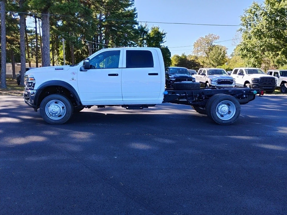 2025 Ram 4500 & 5500 - Image 8 of 12