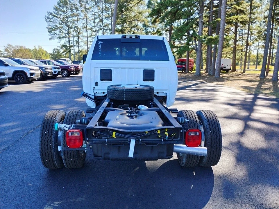 2025 Ram 4500 & 5500 - Image 6 of 12