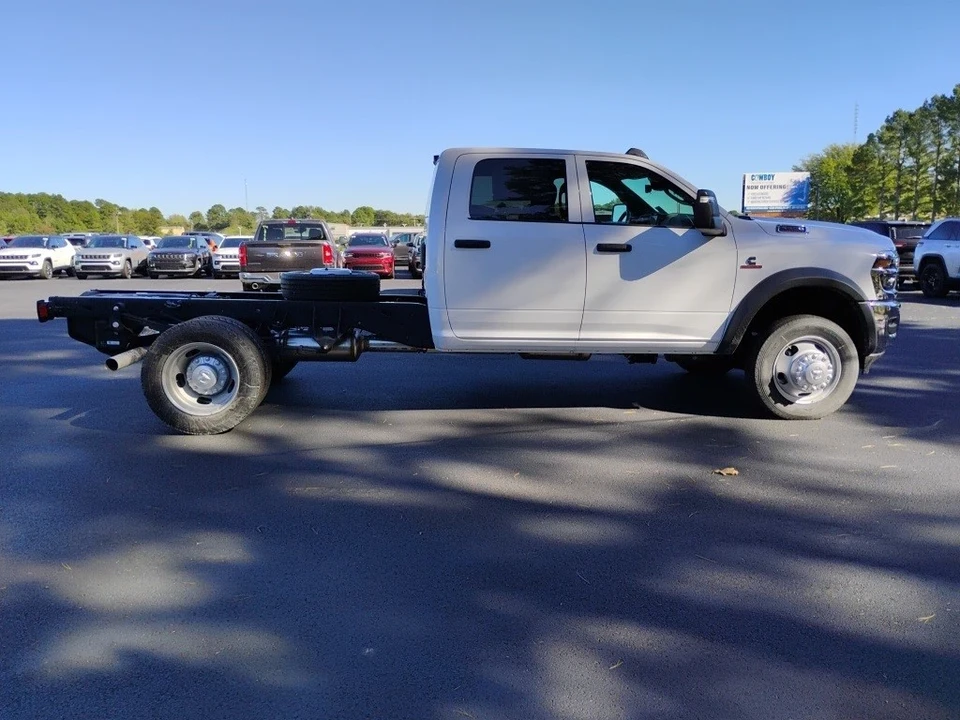 2025 Ram 4500 & 5500 - Image 4 of 12