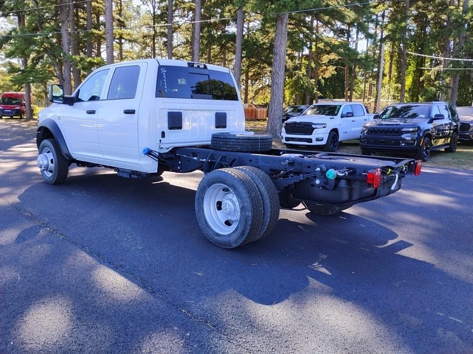 2025 Ram 4500 & 5500 - Image 7 of 12