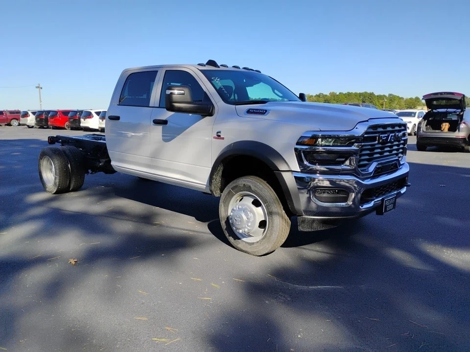 2025 Ram 4500 & 5500 - Image 3 of 12