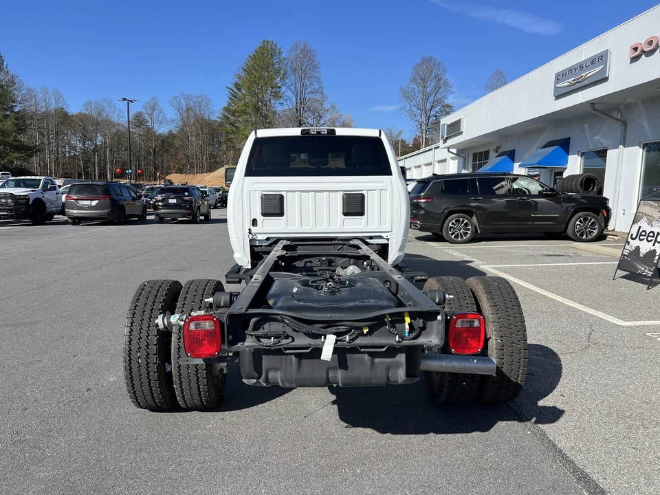 2025 Ram 4500 & 5500 - Image 2 of 12