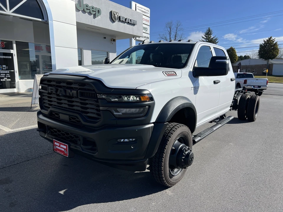 2025 Ram 4500 & 5500 - Image 6 of 12