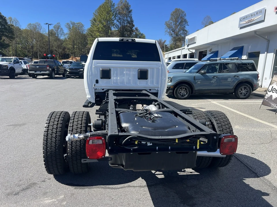 2025 Ram 4500 & 5500 - Image 2 of 12