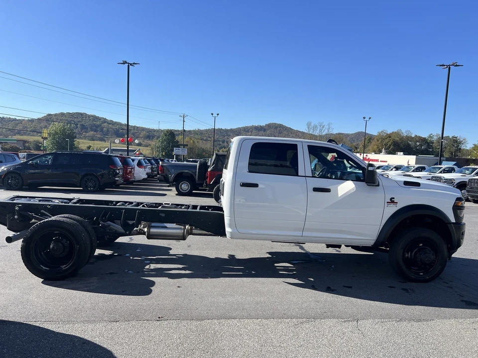 2025 Ram 4500 & 5500 - Image 4 of 12