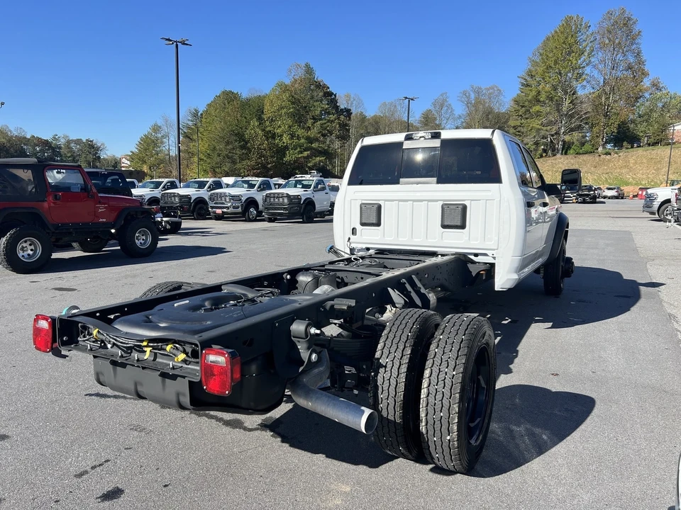 2025 Ram 4500 & 5500 - Image 3 of 12