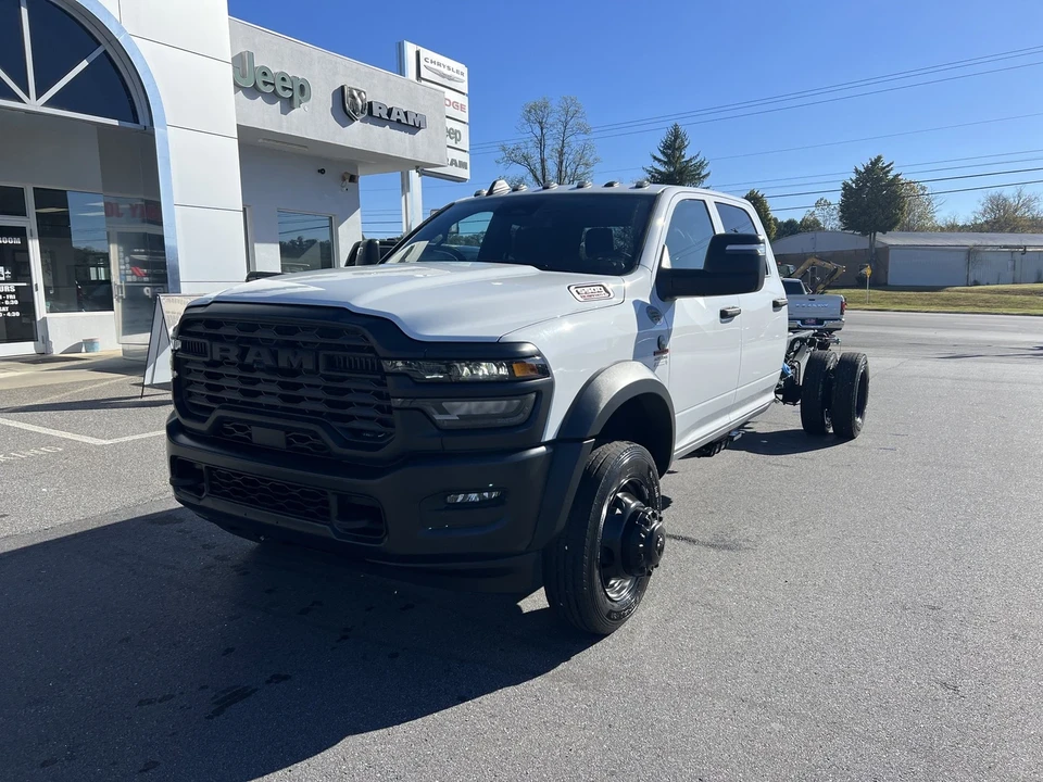 2025 Ram 4500 & 5500 - Image 6 of 12