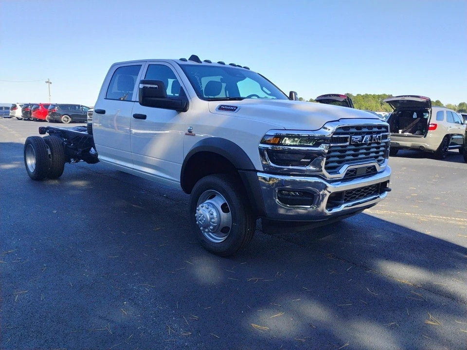 2025 Ram 4500 & 5500 - Image 3 of 12