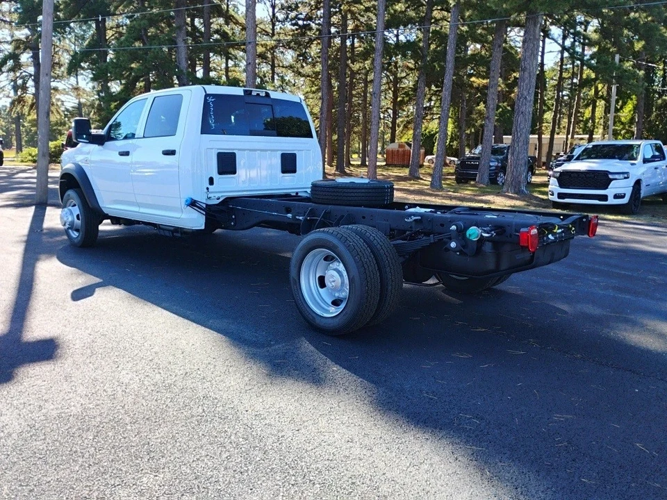 2025 Ram 4500 & 5500 - Image 7 of 12