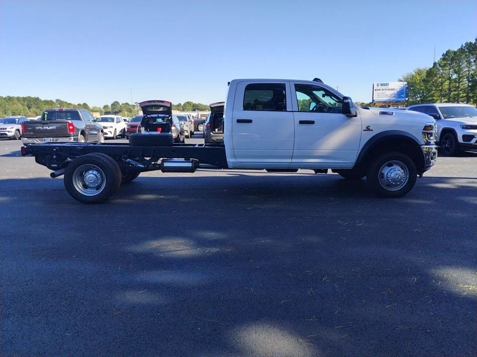 2025 Ram 4500 & 5500 - Image 4 of 12