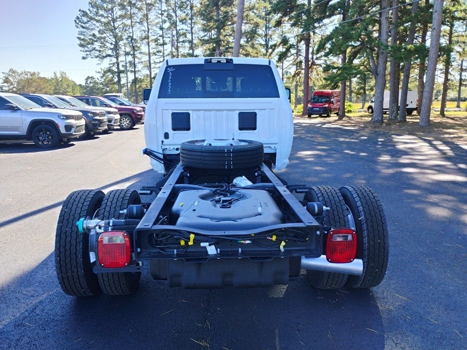 2025 Ram 4500 & 5500 - Image 6 of 12
