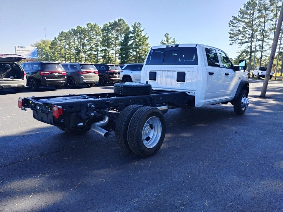 2025 Ram 4500 & 5500 - Image 5 of 12