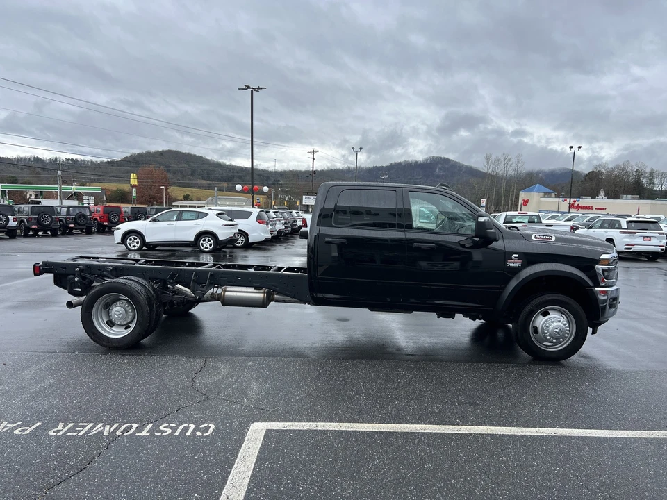2025 Ram 4500 & 5500 - Image 4 of 28