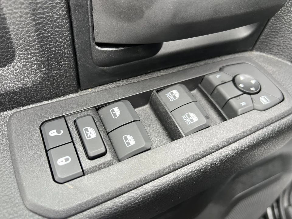 2025 Ram 4500 & 5500 - Image 15 of 28