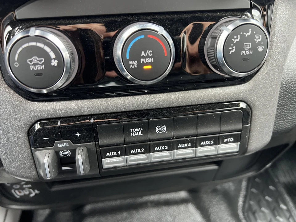 2025 Ram 4500 & 5500 - Image 19 of 28