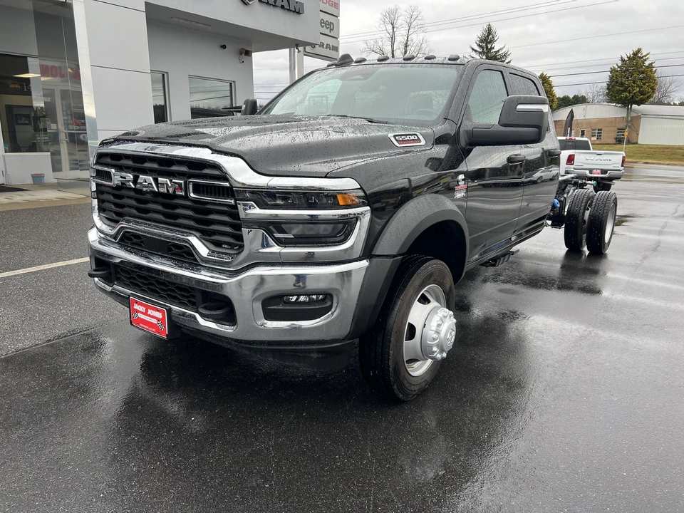 2025 Ram 4500 & 5500 - Image 6 of 28