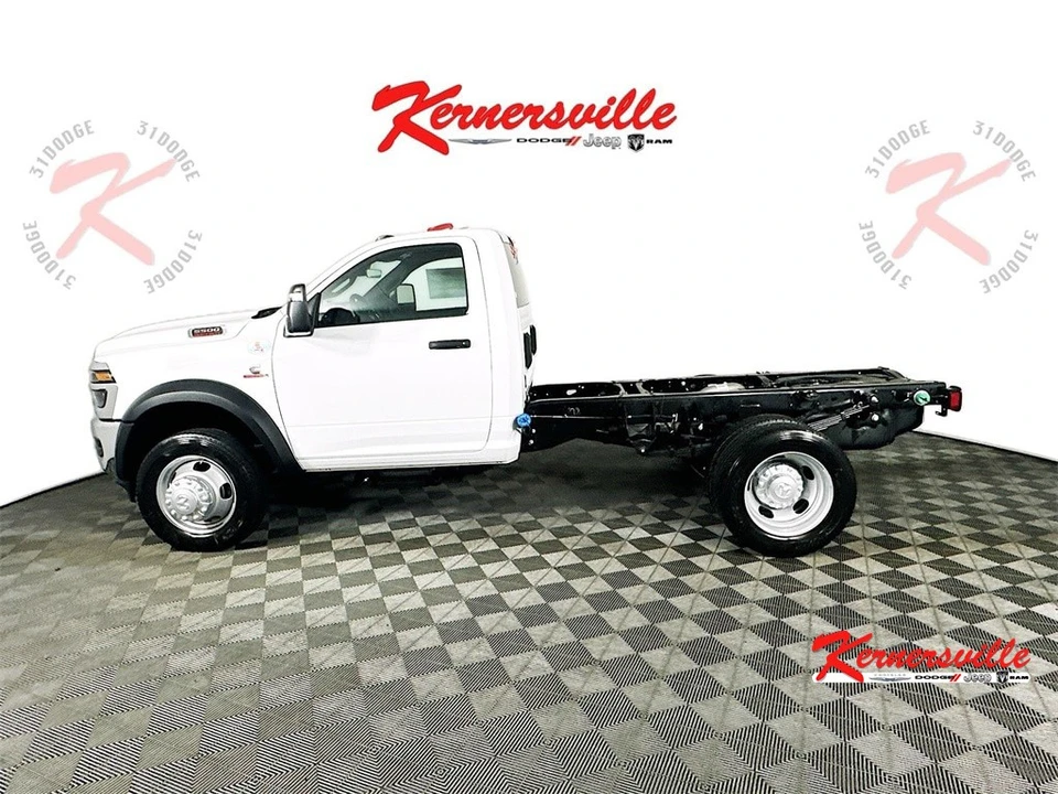 2025 Ram 4500 & 5500 - Image 4 of 20