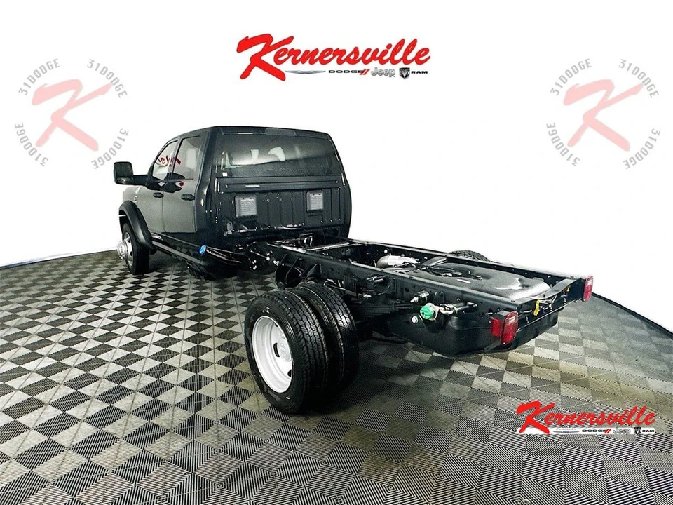 2025 Ram 4500 & 5500 - Image 5 of 12