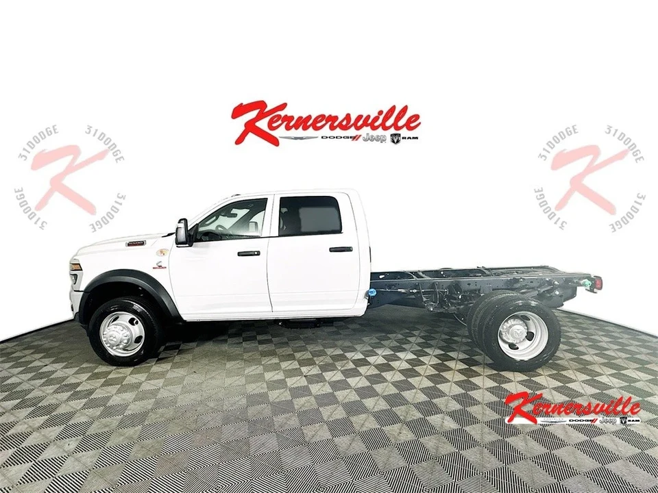 2025 Ram 4500 & 5500 - Image 4 of 19