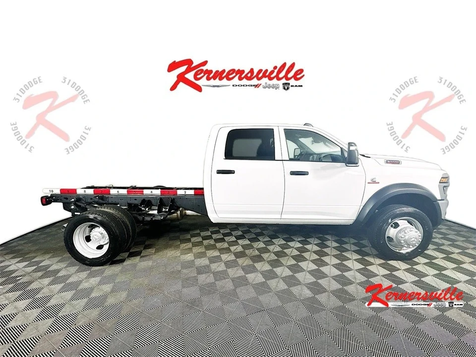 2025 Ram 4500 & 5500 - Image 8 of 19