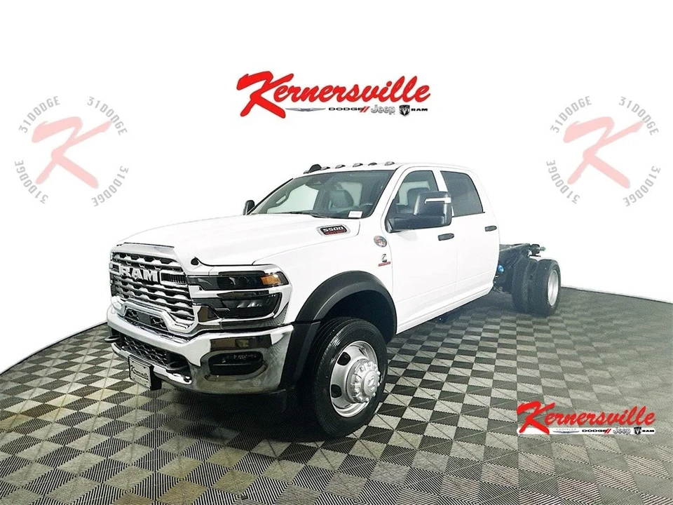 2025 Ram 4500 & 5500 - Image 3 of 19
