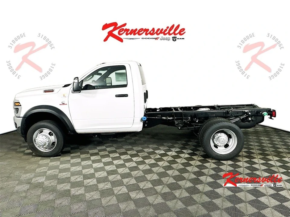 2025 Ram 4500 & 5500 - Image 5 of 12