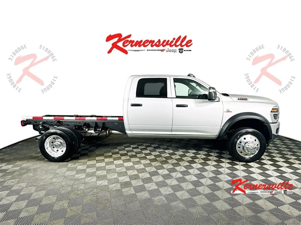 2025 Ram 4500 & 5500 - Image 8 of 12
