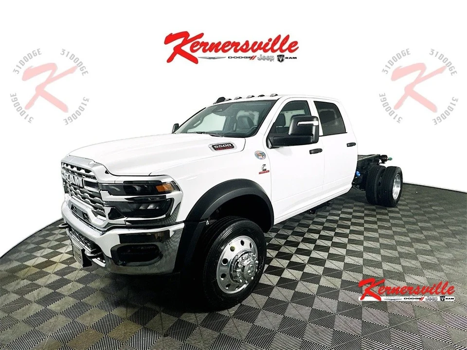 2025 Ram 4500 & 5500 - Image 3 of 12