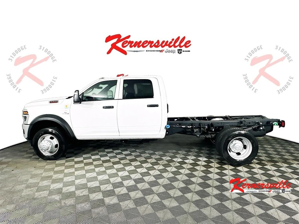 2025 Ram 4500 & 5500 - Image 4 of 12