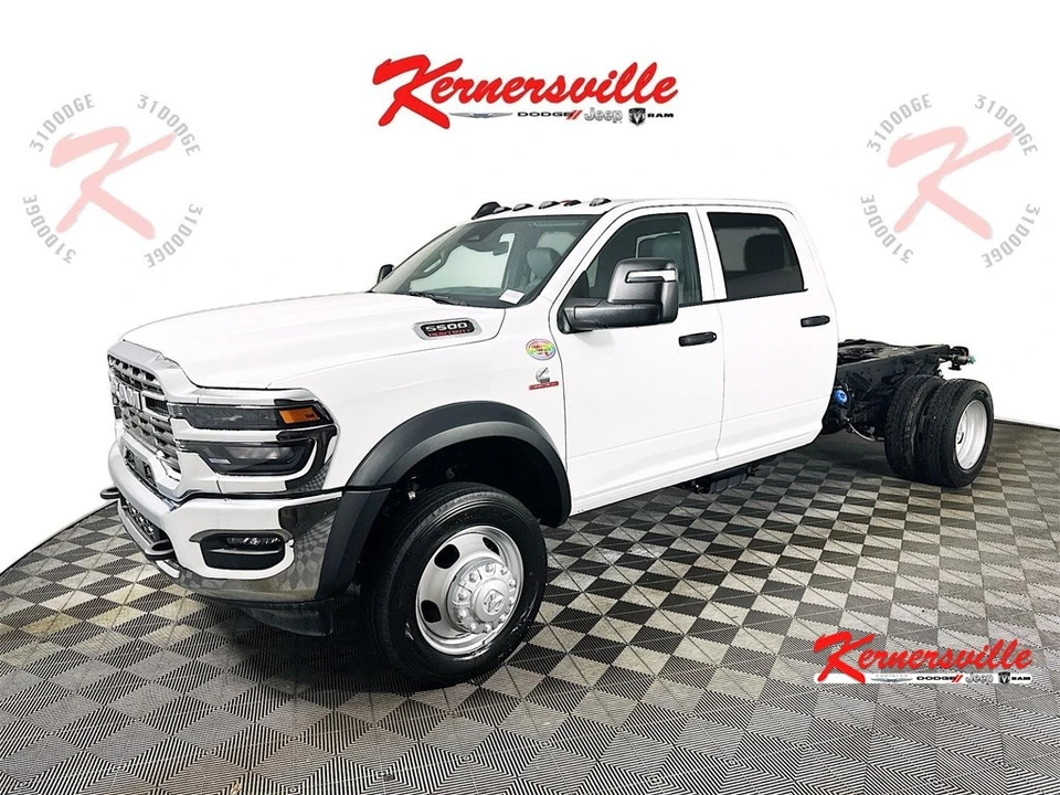 2025 Ram 4500 & 5500 - Image 4 of 21