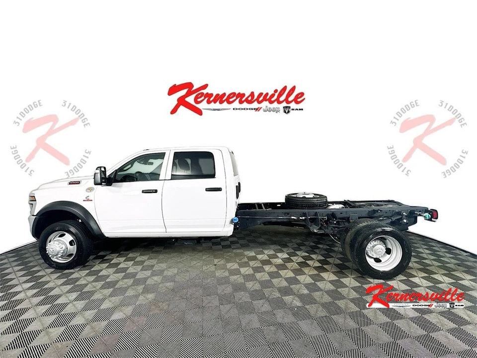 2025 Ram 4500 & 5500 - Image 4 of 12