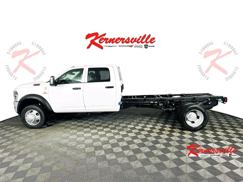 2025 Ram 4500 & 5500 - Image 4 of 12