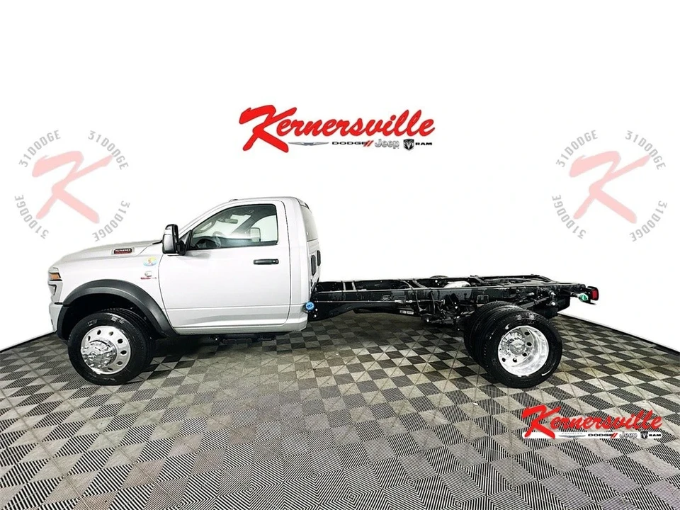 2025 Ram 4500 & 5500 - Image 4 of 19