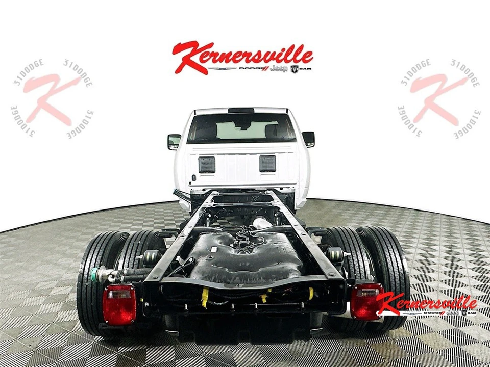 2025 Ram 4500 & 5500 - Image 6 of 12