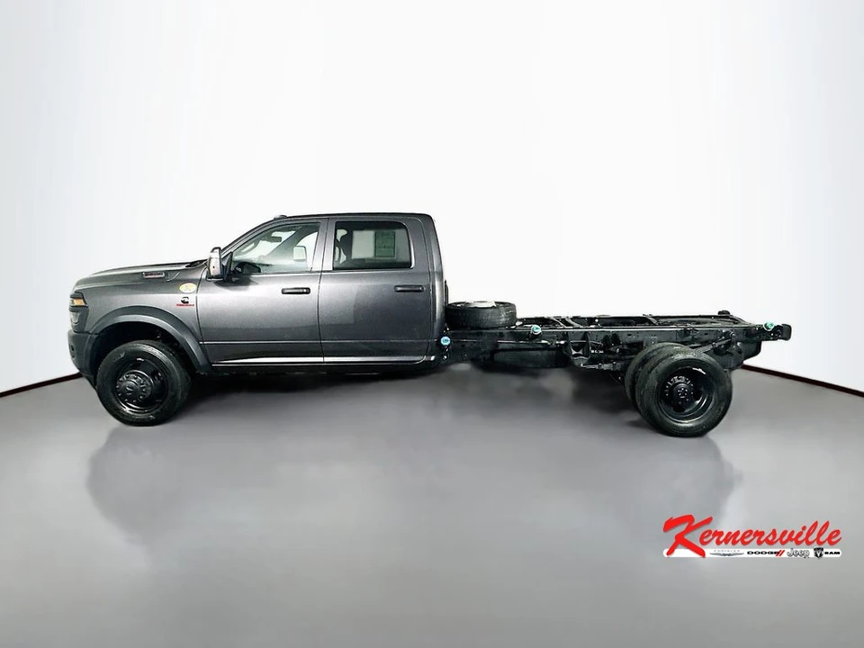 2025 Ram 4500 & 5500 - Image 4 of 12