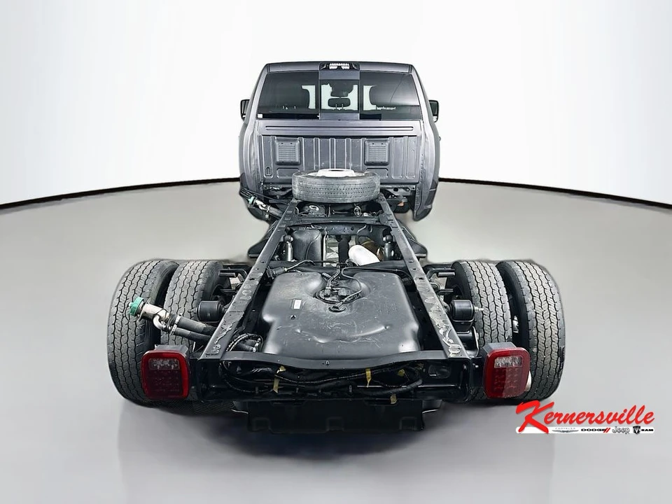 2025 Ram 4500 & 5500 - Image 6 of 12