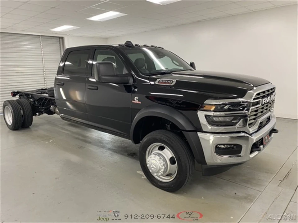 2025 Ram 4500 & 5500 - Image 3 of 12