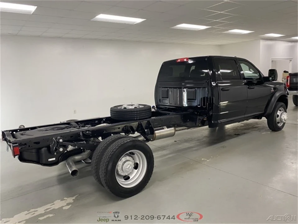 2025 Ram 4500 & 5500 - Image 6 of 12