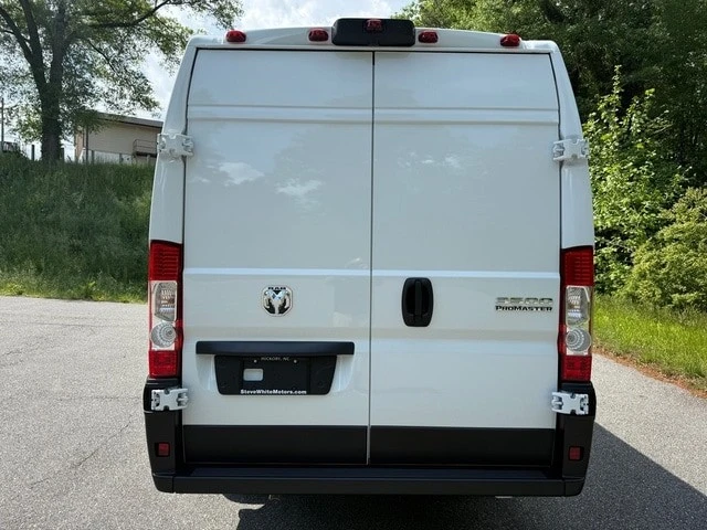 2025 Ram ProMaster - Image 10 of 21