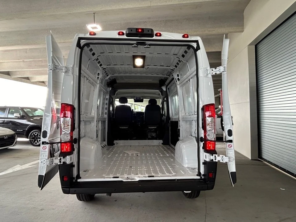 2025 Ram ProMaster - Image 10 of 21