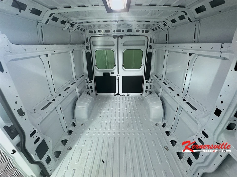 2025 Ram ProMaster - Image 10 of 12