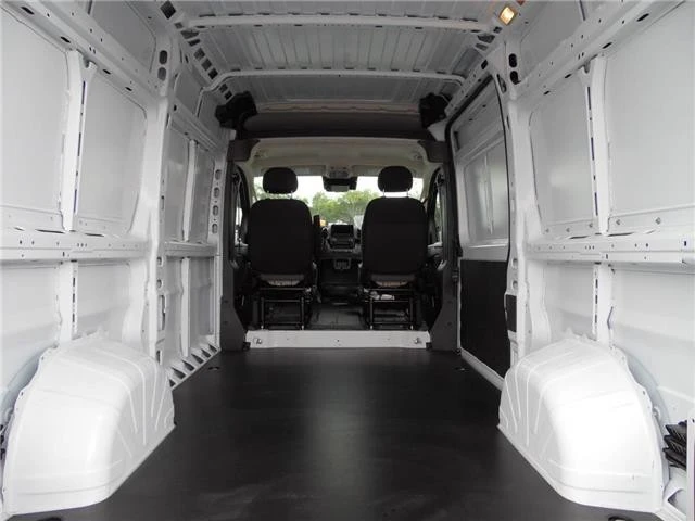 2025 Ram ProMaster - Image 9 of 19