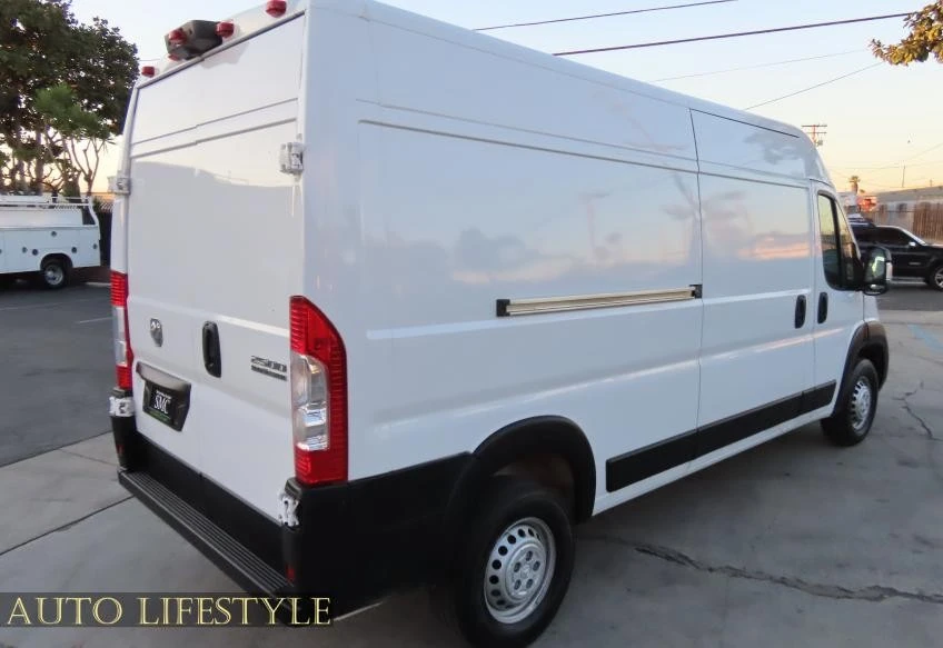 2025 Ram ProMaster - Image 9 of 21