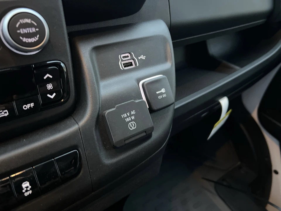 2025 Ram ProMaster - Image 17 of 21