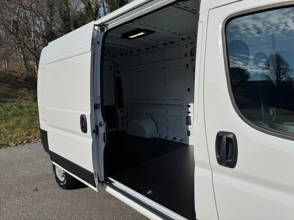 2025 Ram ProMaster - Image 17 of 21