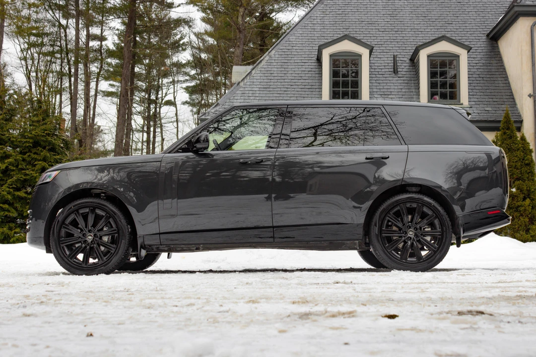 2025 Land Rover Range Rover L460 - Image 3 of 31