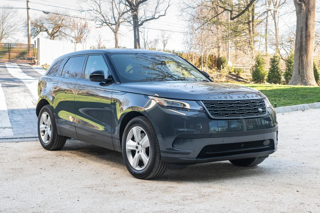 2025 Land Rover Range Rover Velar - Image 14 of 31