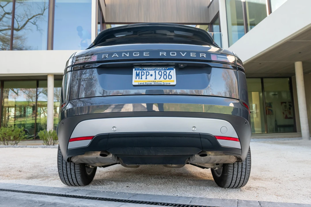 2025 Land Rover Range Rover Velar - Image 12 of 31