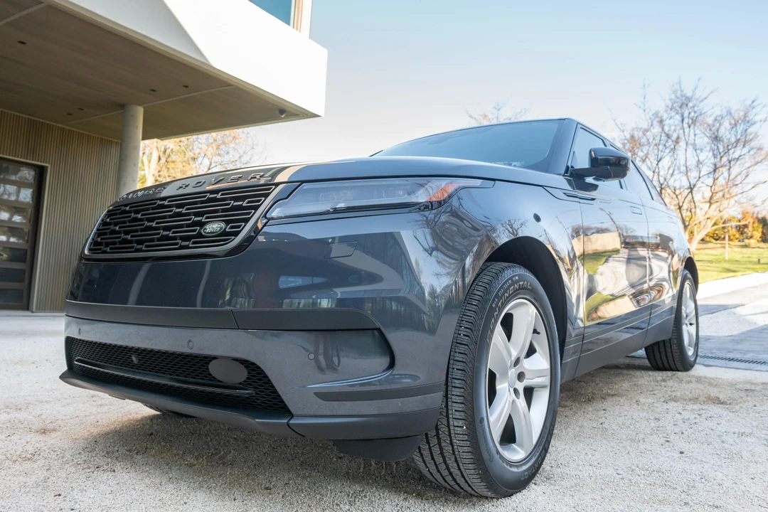 2025 Land Rover Range Rover Velar - Image 8 of 31